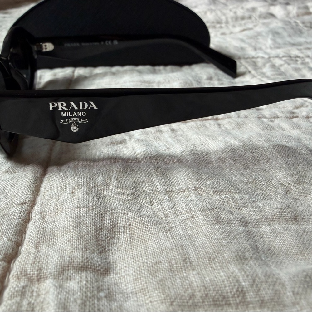 Prada Milano Sunglasses W/Case Black PR 26ZS 16K08Z Oval Cat Eye Made In Italy - Picture 10 of 11